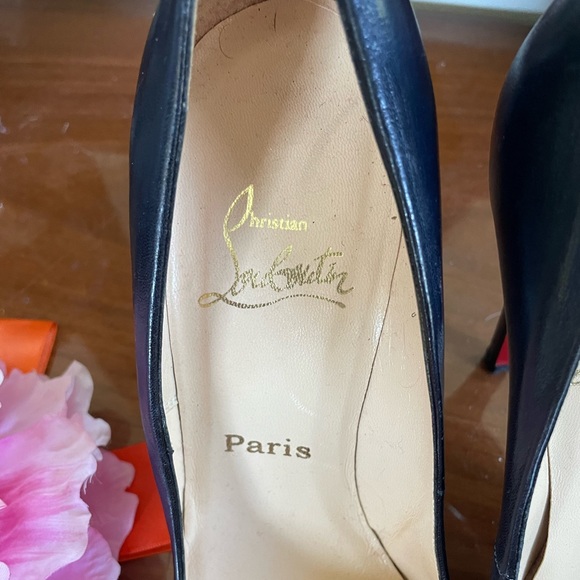 Authentic Navy Christian Louboutin Heels w/dustbag - Picture 5 of 9